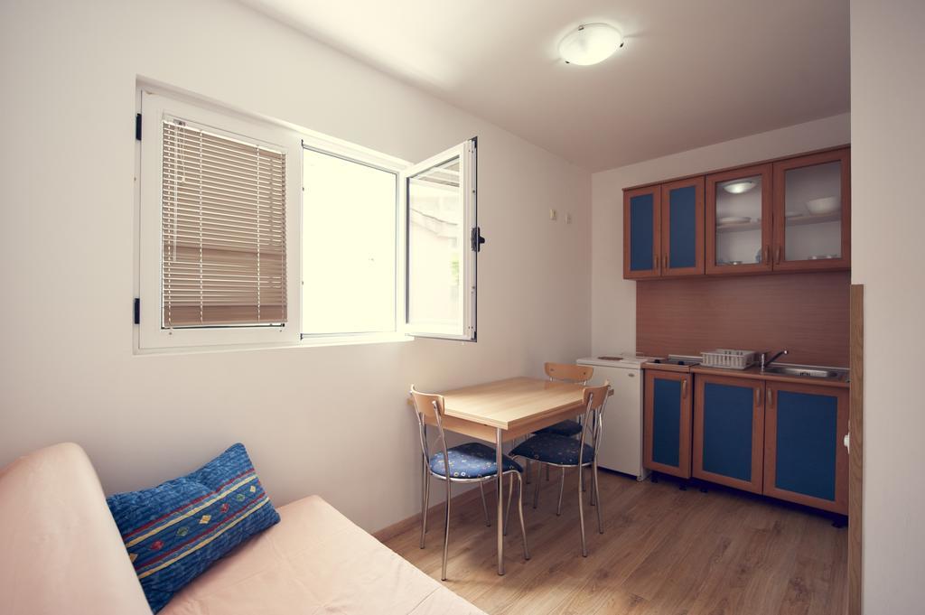 Lyon Apartments Μπούντβα Δωμάτιο φωτογραφία