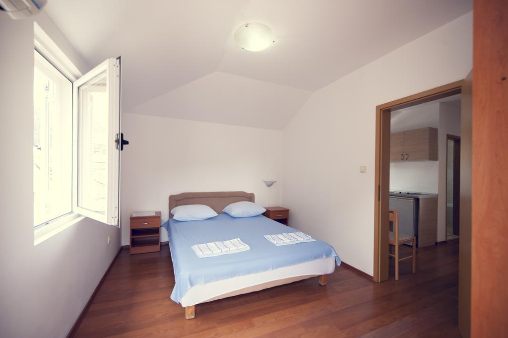 Lyon Apartments Μπούντβα Δωμάτιο φωτογραφία