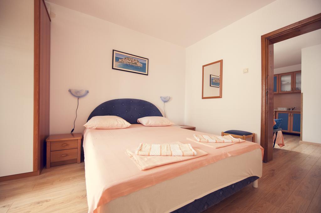 Lyon Apartments Μπούντβα Δωμάτιο φωτογραφία