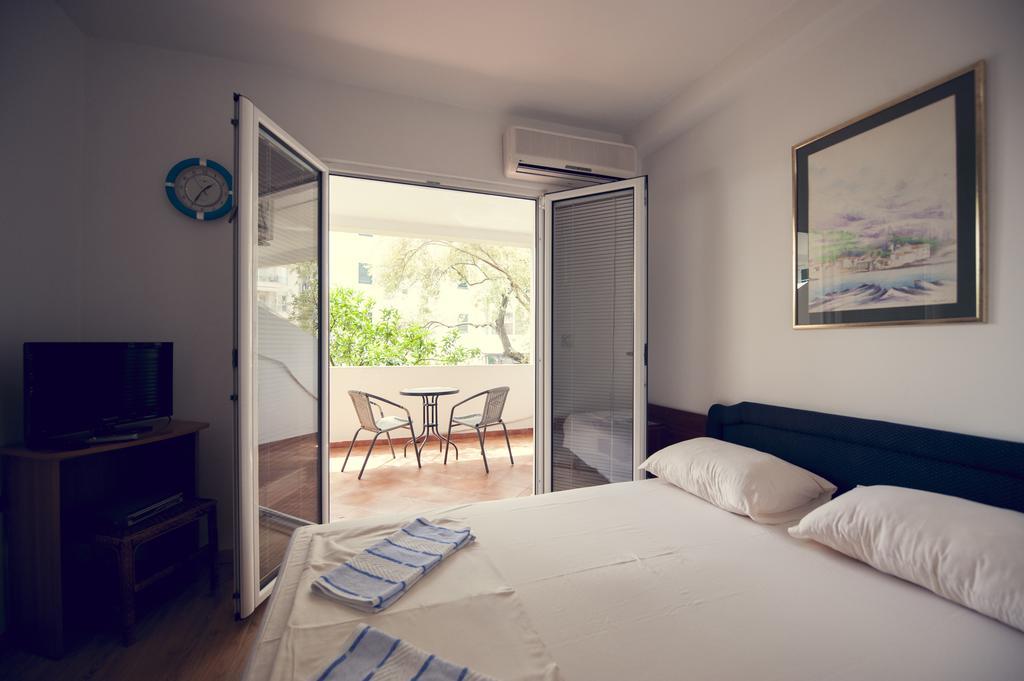 Lyon Apartments Μπούντβα Δωμάτιο φωτογραφία