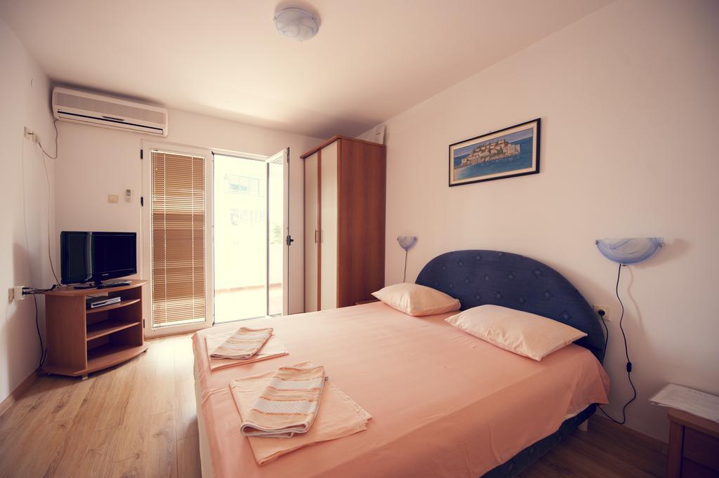 Lyon Apartments Μπούντβα Δωμάτιο φωτογραφία