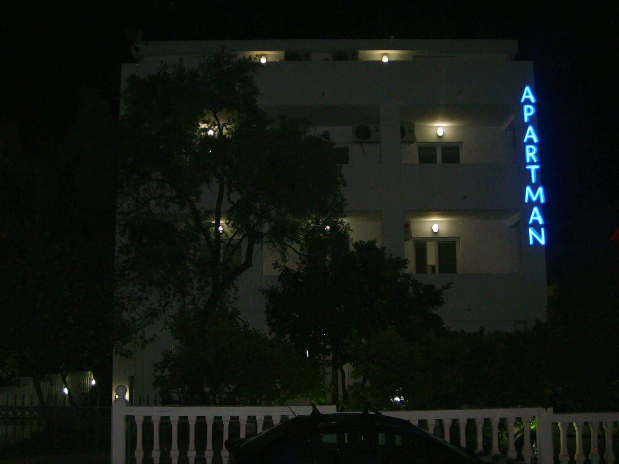 Lyon Apartments Μπούντβα Εξωτερικό φωτογραφία